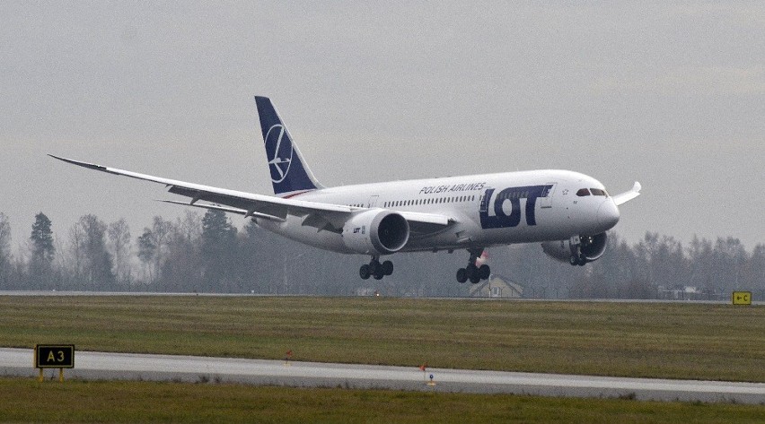 Gdańsk: Boeing 787 'Dreamliner' wylądował w Rębiechowie. Powitały go tłumy miłośników lotnictwa FOTO