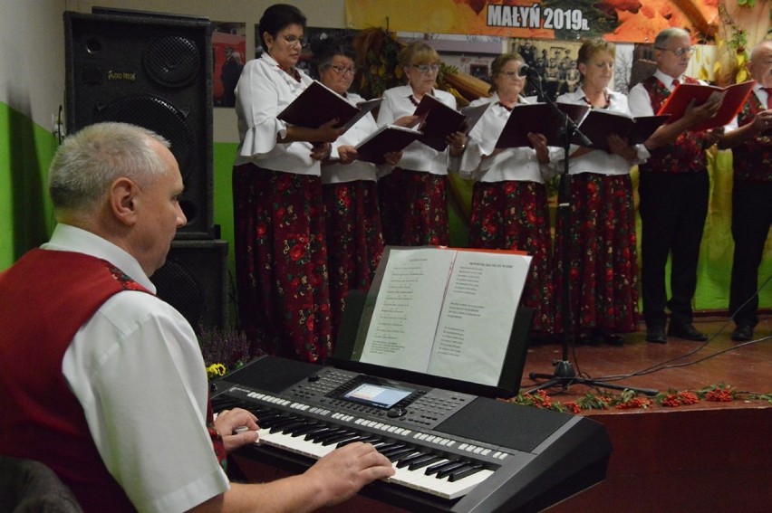 II Jesienny Wieczór z Piosenką i Kabaretem w Małyniu