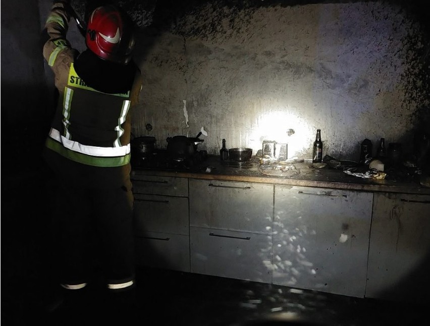Pożar budynku mieszkalnego w powiecie bialskim. Straty oszacowano na 20 tys. zł. Zobacz zdjęcia