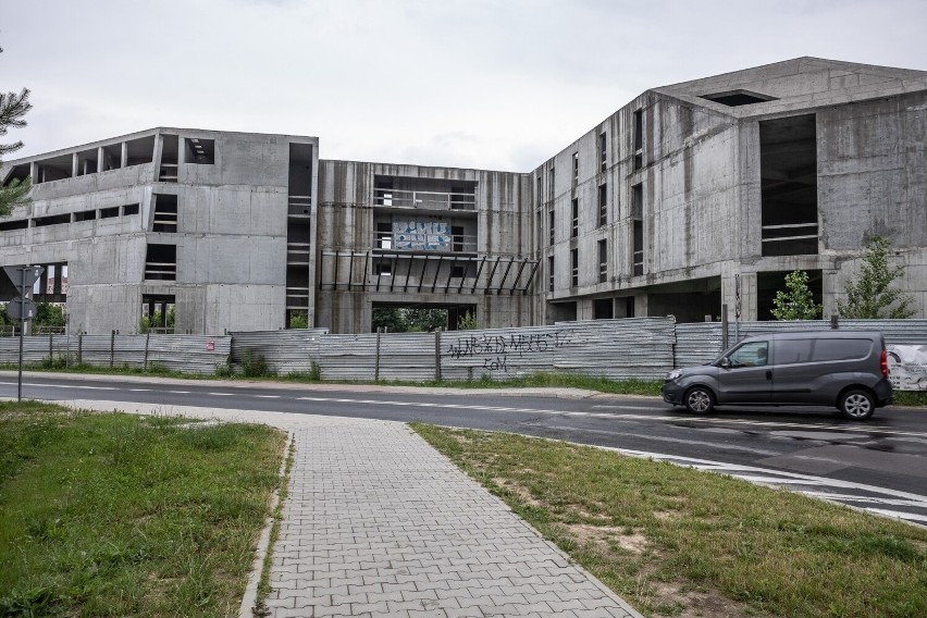 Miał być sześciokondygnacyjnym budynkiem zawierającym pokoje...