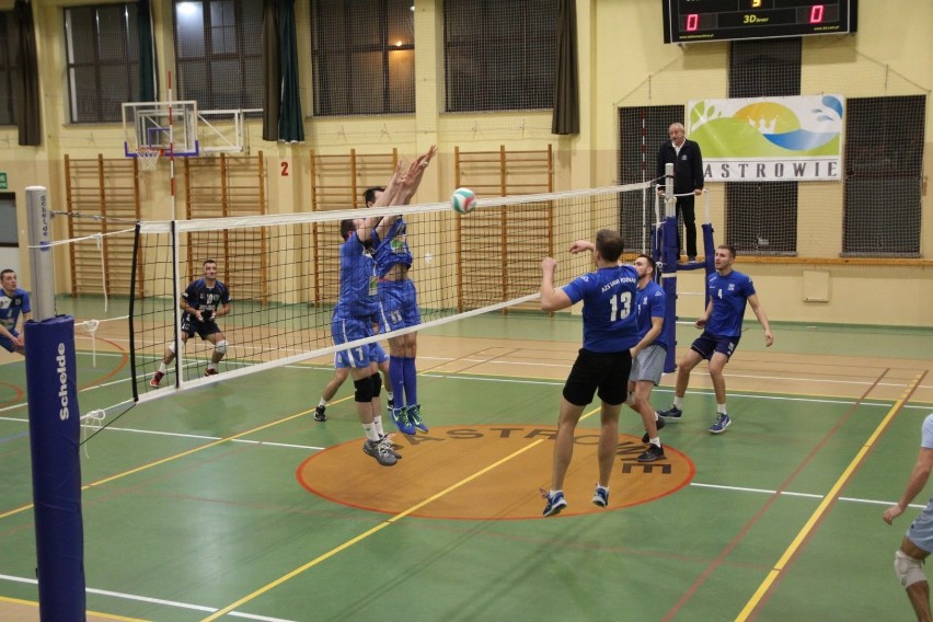 W sobotnie popołudnie o godzinie 17 na hali widowiskowo-sportowej przy ulicy Kilińszczaków odbył się kolejny mecz w ramach 3 ligi siatkówki 