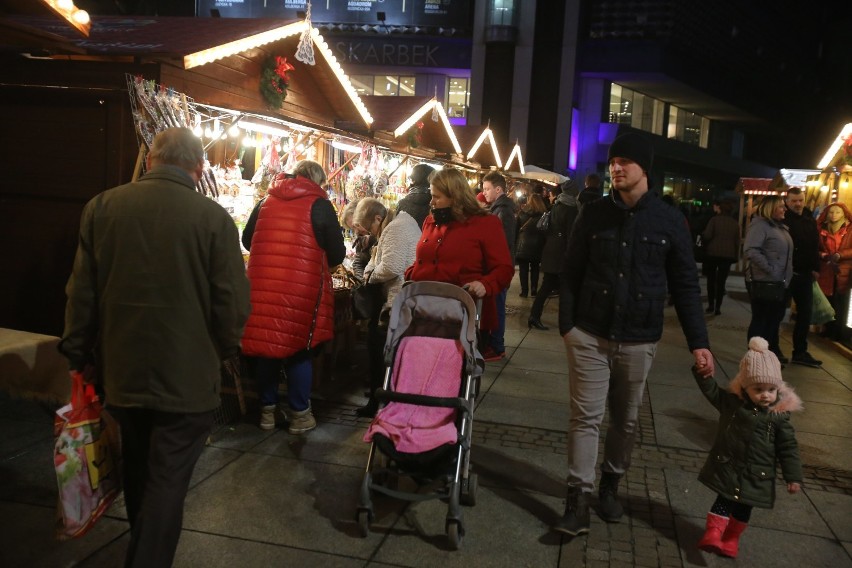 Jarmark świąteczny na rynku w Katowicach