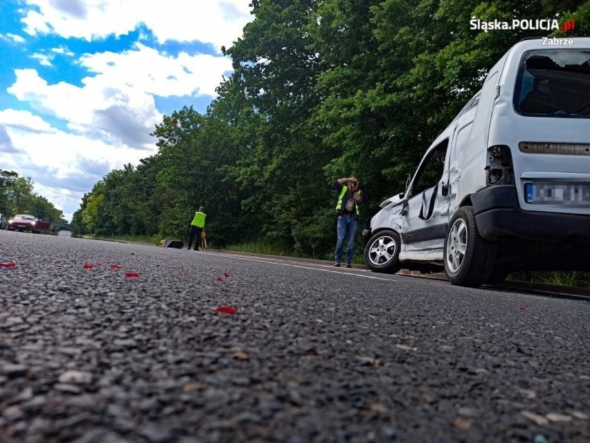 Kierowca ranny w wypadku na DK88 zmarł w szpitalu.
Zobacz...