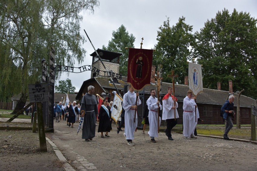 Oświęcim. 81. rocznica śmierci Maksymiliana Kolbe z udziałem władz państwowych. Był też Marsz Życia Polaków i Polonii