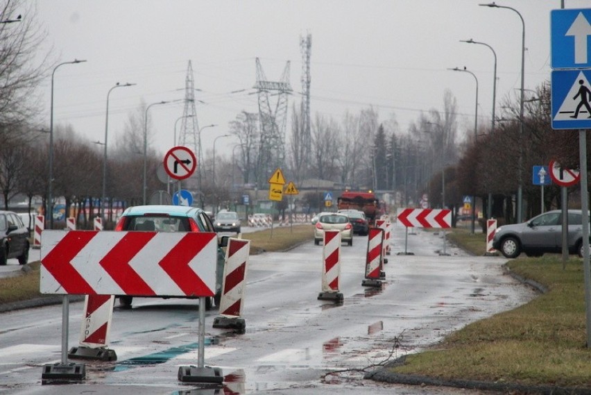 W Dąbrowie Górniczej prace remontowe na al. Zagłębia...