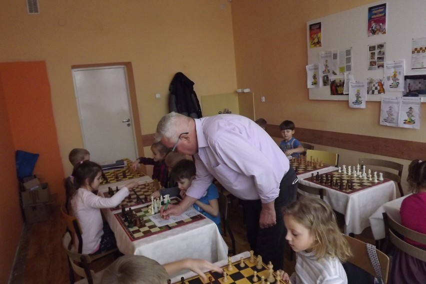 W przedszkolu publicznym w Golubiu–Dobrzyniu drugi rok szkolny mają miejsce zajęcia szachowe [zdjęcia]