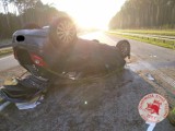 Wypadek na autostradzie A2. Samochód osobowy dachował!