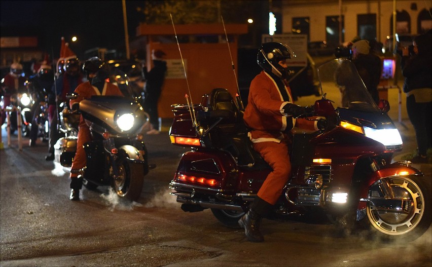 Moto Mikołaje przejechały przez Jarosław! Zobaczcie zdjęcia z parady motocyklowej