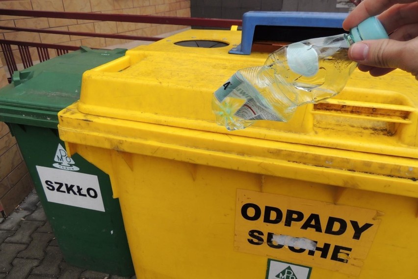 Segregowane śmieci "kulą u nogi" systemu gospodarki odpadami. W każdym mieście pojawi się skup butelek? 