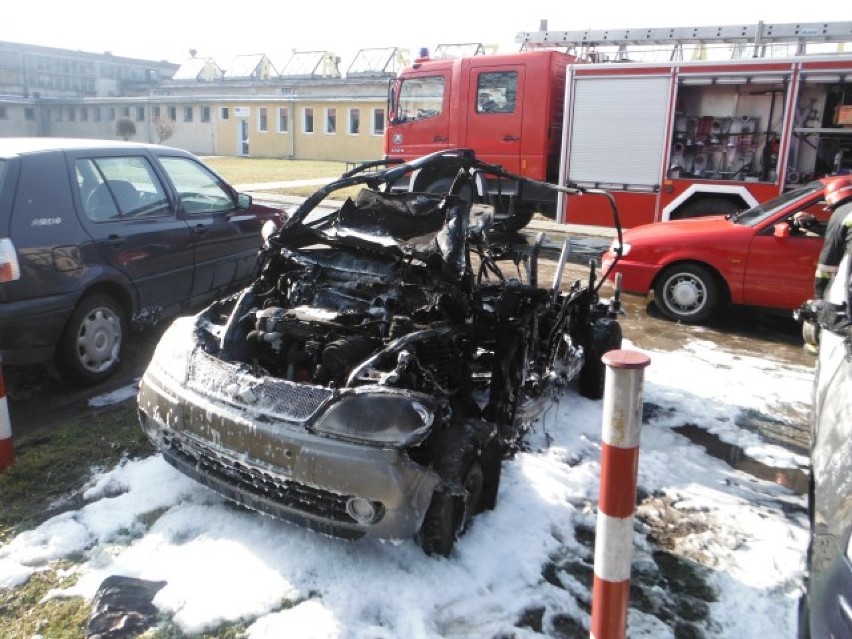 Nowy Dwór Gdański. Pożar na szkolnym parkingu