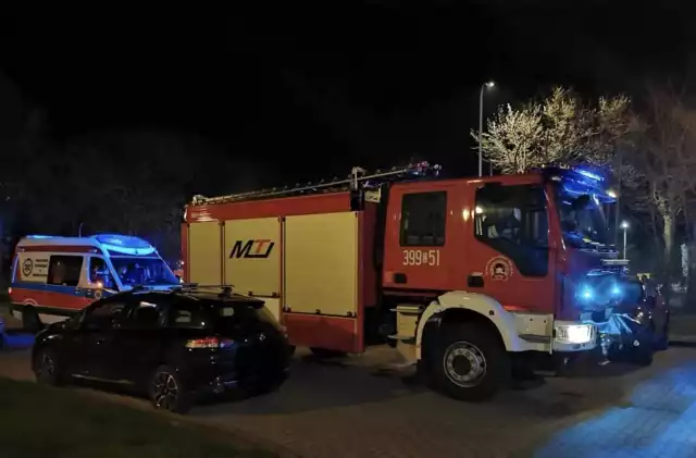 30 marca tuż przed godziną 22 w przy ul. Wałbrzyskiej Mieroszowie zasłabł 68-letni mężczyzna. Nastąpiło nagłe zatrzymanie krążenia. Na miejsce wezwano zastęp ratownictwa medycznego, a także strażaków z OSP Mieroszów i JRG-1 z Wałbrzycha.