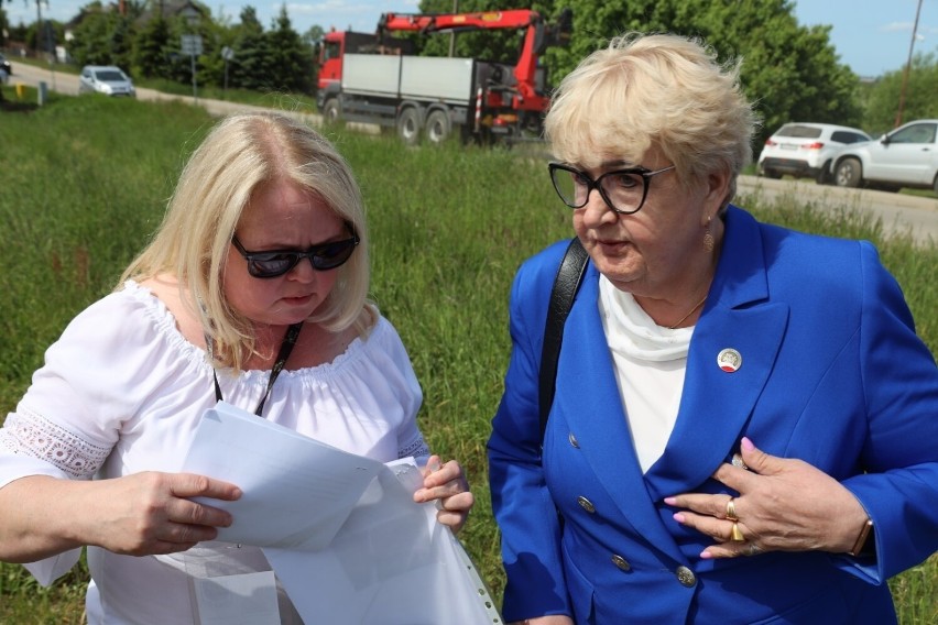 W poniedziałek mieszkańcy blokowali ulicę. Samochody...