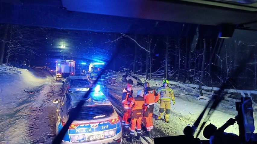 Groźny wypadek koło Bolkowa. Rannych zostało pięć osób....