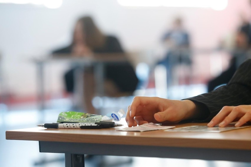 Uczniowie ósmych klas napiszą egzamin z języka polskiego,...