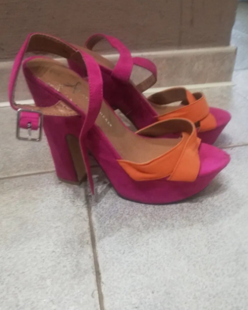 https://www.olx.pl/d/oferta/buty-rozm-38-wysokie-CID87-IDIF...