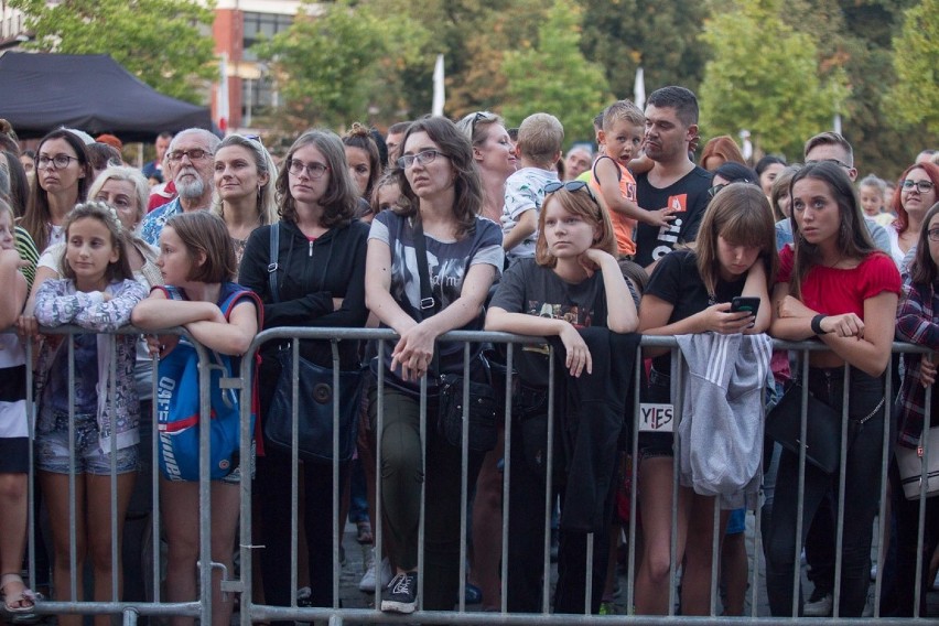 Tak bawiła się publiczność na koncercie Grzegorza Hyżego....