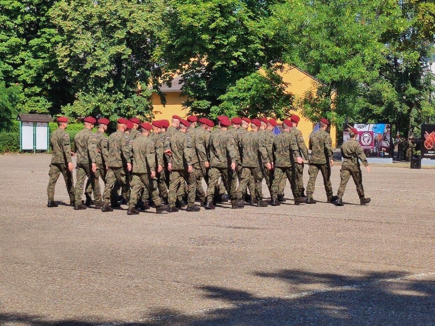 Kraków. „Czołem spadochroniarze”. Święto 6. Batalionu Dowodzenia i dzień otwarty koszar