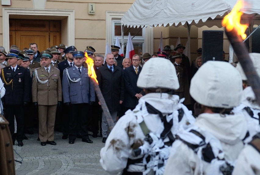 W piątek na przemyskim rynku odbył się uroczysty apel z...