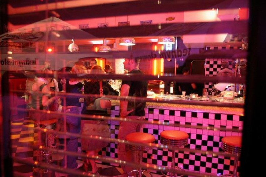 Pink Flamingo to restauracja i bar na Ochocie (przy Parku...