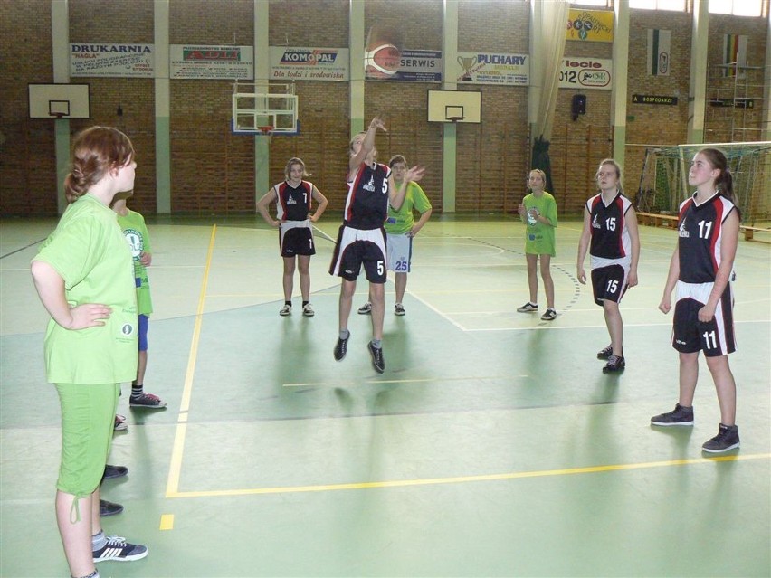 Opalenica. Turniej koszykówki dziewcząt szkół podstawowych [FOTO]