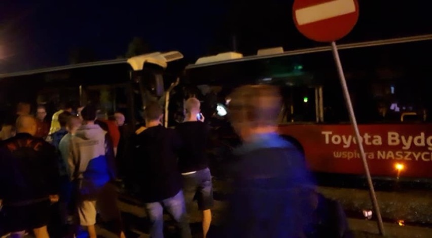 Groźny wypadek w Bydgoszczy: czołowe zderzenie autobusów miejskich. 18 osób w szpitalu [zdjęcia]