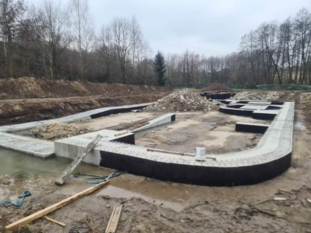 Trwa budowa basenu na opatowskiej Kani. Więcej na kolejnych zdjęciach