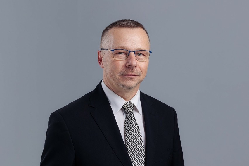 Grzegorz Gajewski to obecny burmistrz Opatowa. Ma 47 lat....