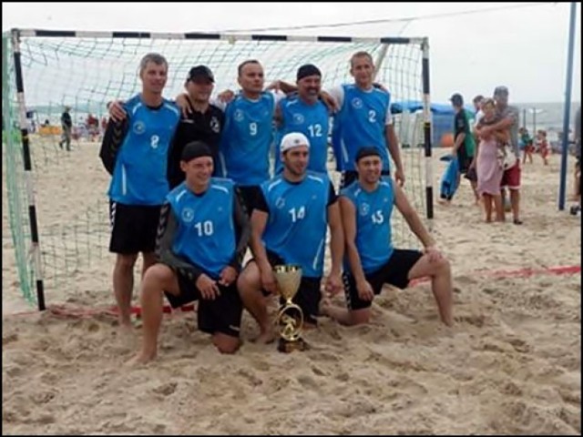 ŚWINOUJŚCIE-2010
Inowrocławscy zawodnicy piłki ręcznej plażowej DAMY RADE
znowu odnieśli sukces.W finałowym turnieju który odbył się w
Świnoujściu zdobyli Puchar Polski. GRATULUJEMY!