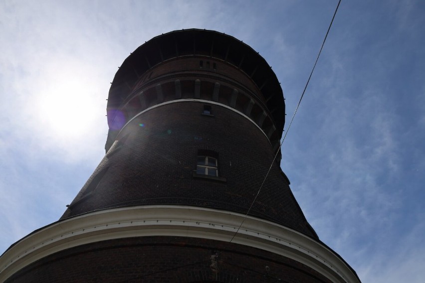 Wieża ciśnień w Gnieźnie. Kiedyś kluczowe znaczenie dla mieszkańców, dzisiaj piękne apartamenty [FOTO, FILM]