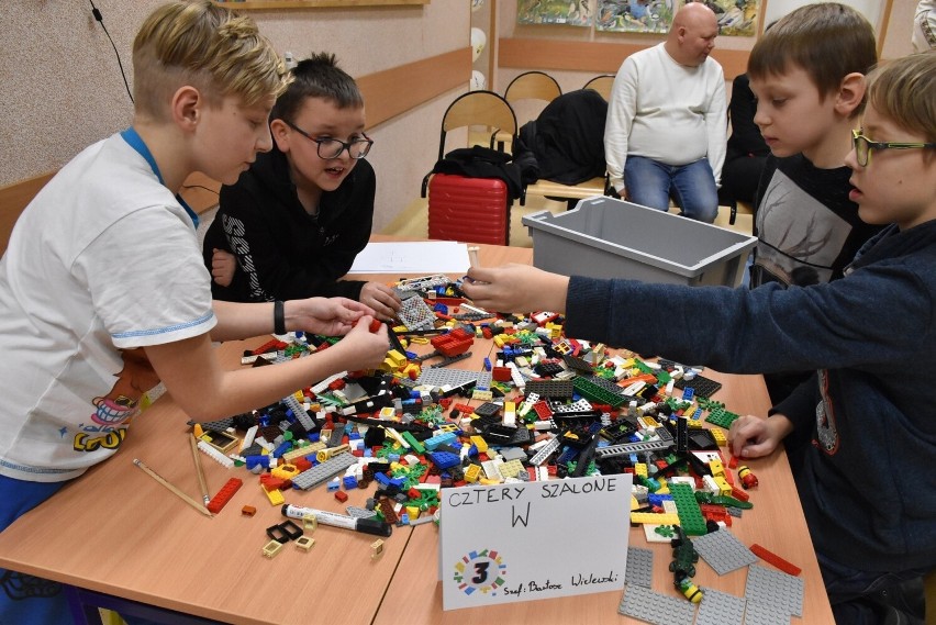 Konkurs w układaniu klocków Lego w Szkole Podstawowej Sportowej w Człuchowie