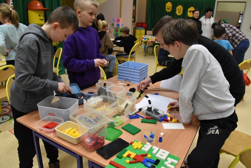 Konkurs w układaniu klocków Lego w Szkole Podstawowej Sportowej w Człuchowie