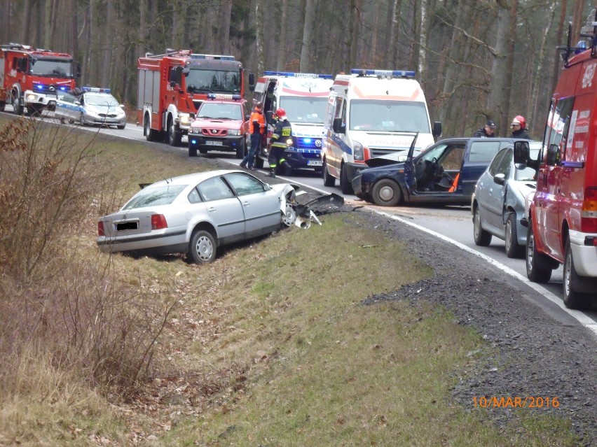 Wypadek na DK 55. Cztery osoby ranne [ZDJĘCIA]