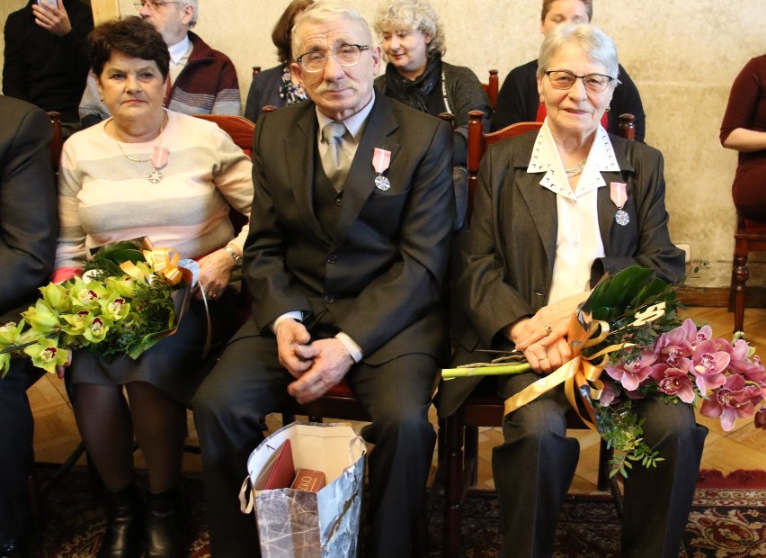 W Wiekiej Izbie Kamienicy Gruszewiczów w Jarosławiu jedenaście par świętowało 50-lecie małżeństwa [ZDJĘCIA]