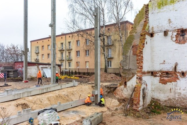 Ze starego młyna niewiele zostało, ale ma on zostać pieczołowicie odtworzony.