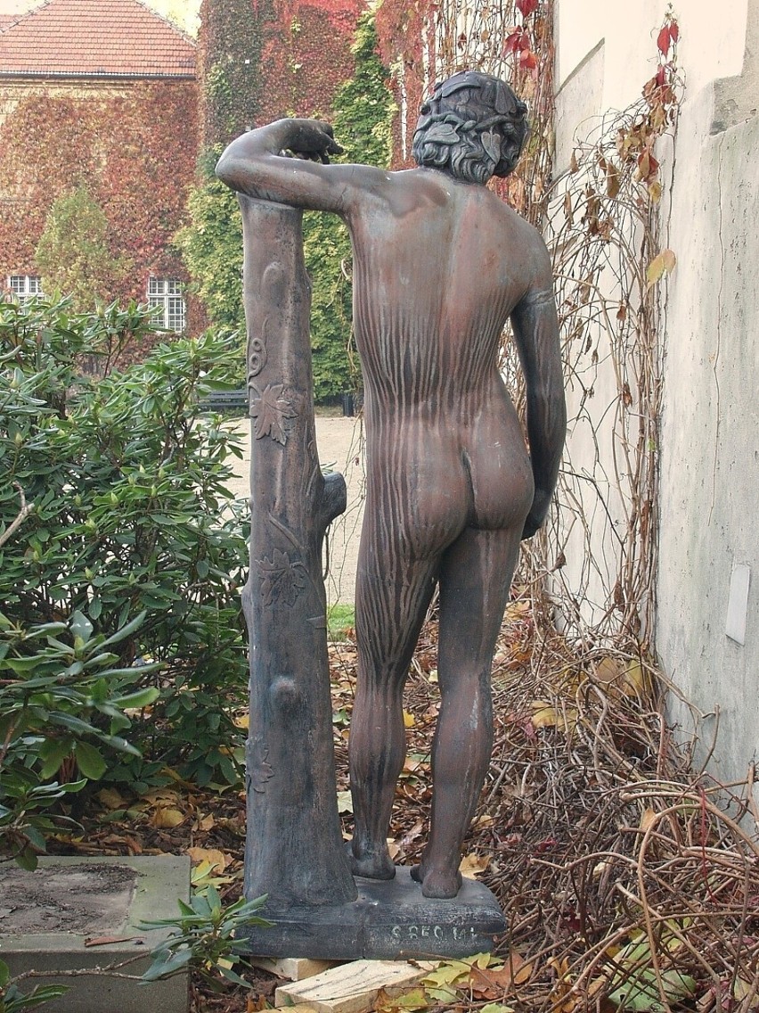 Rozpoczęła się konserwacja metalowej rzeźby Bachusa z Muzeum - Zamku w Łańcucie [ZDJĘCIA]