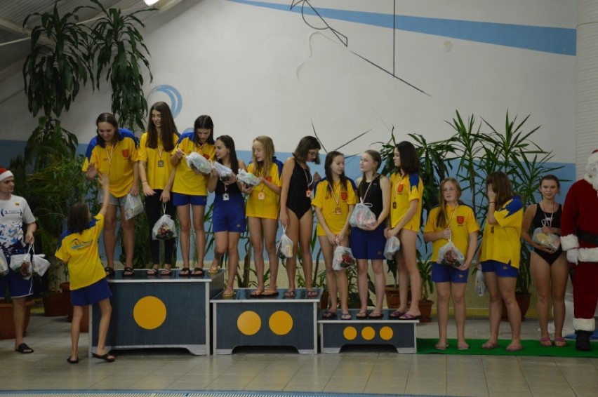 Mikołajkowe mistrzostwa Kraśnika w pływaniu