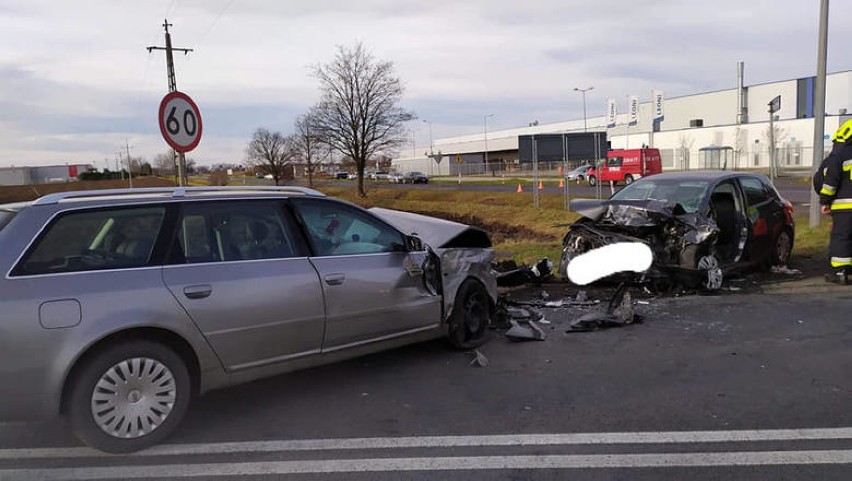 Wypadek na ósemce na wysokości Kobierzyc. Jedna osoba nie żyje, trzy są ranne [ZDJĘCIA] 