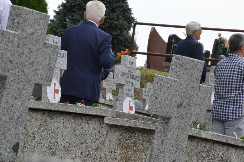 Rawicz. Na cmentarzu parafialnym upamiętniono 100 rocznicę Bitwy Warszawskiej [ZDJĘCIA]