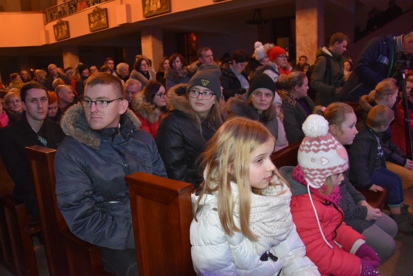 Anna Wyszkoni wystąpiła w Królowej Jadwidze. W kościele zjawiły się tłumy 