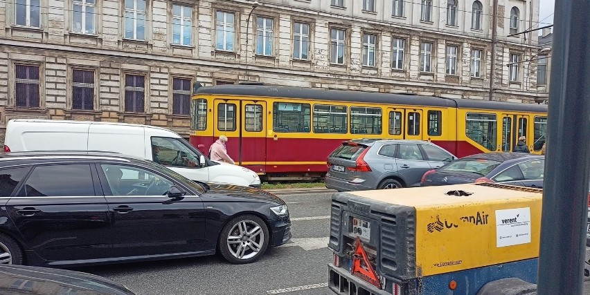 Awaria MPK Łódź. Zatrzymanie tramwajów na Zachodniej w kierunku Manufaktury. Tramwaje jeździły objazdami 12.10.2021