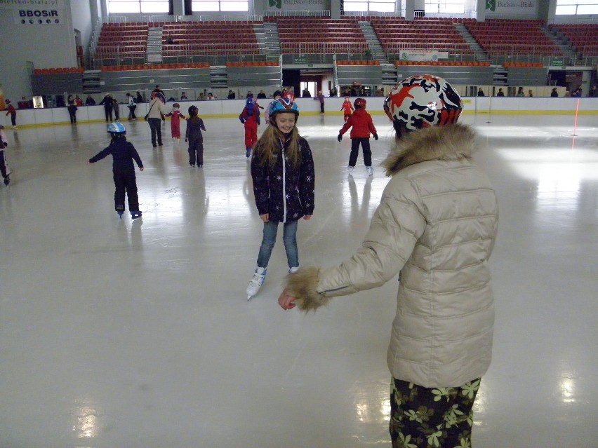 Ferie zimowe 2013 w Beskidach: Lodowisko tętni życiem