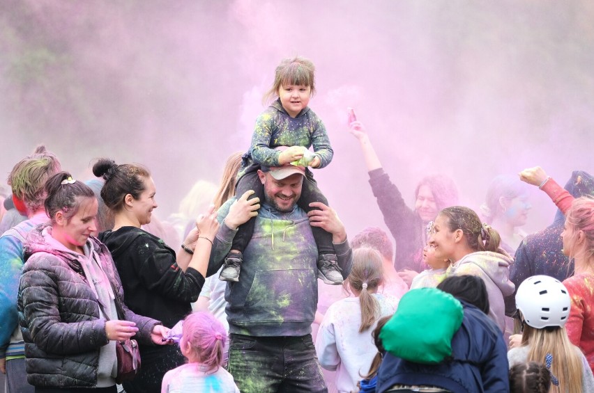 Festiwal kolorów i zlot food trucków na Białołęce. Warszawa wraca do "normalności"