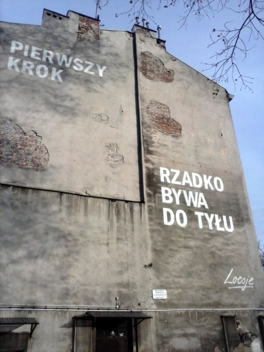 Murale Loesje, Warszawa. Kolejne teksty z przesłaniem na...
