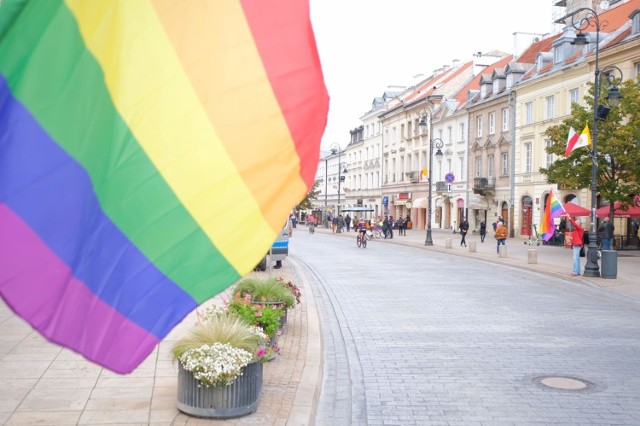 „Kochajcie mnie, mamo i tato”. W Warszawie i Poznaniu zawisną billboardy wspierające nastolatków LGBT