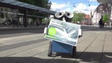 Robot przypomina pasażerom o zakazie palenia na stacji w Augsburgu (wideo)