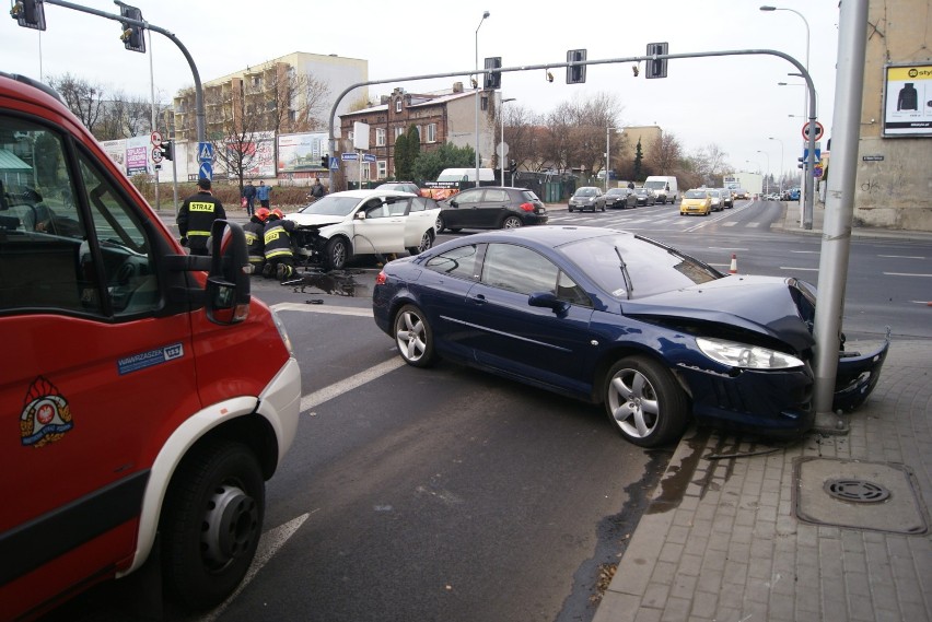 Wypadek na skrzyżowaniu alei Wojska Polskiego z ulicą...
