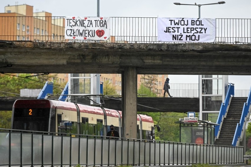 Tytuł piosenki Kazika zawisł nawet na wiadukcie na gdańskiej...