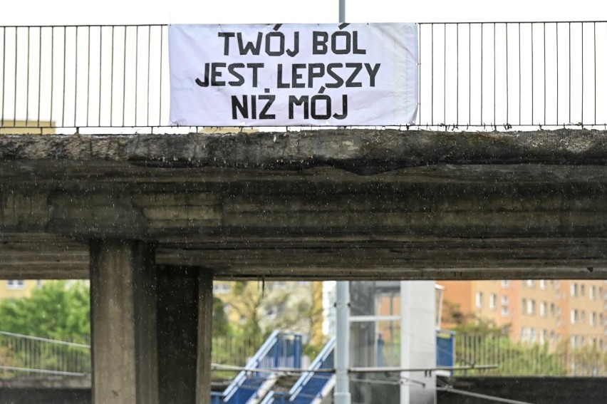 Tytuł piosenki Kazika zawisł nawet na wiadukcie na gdańskiej...