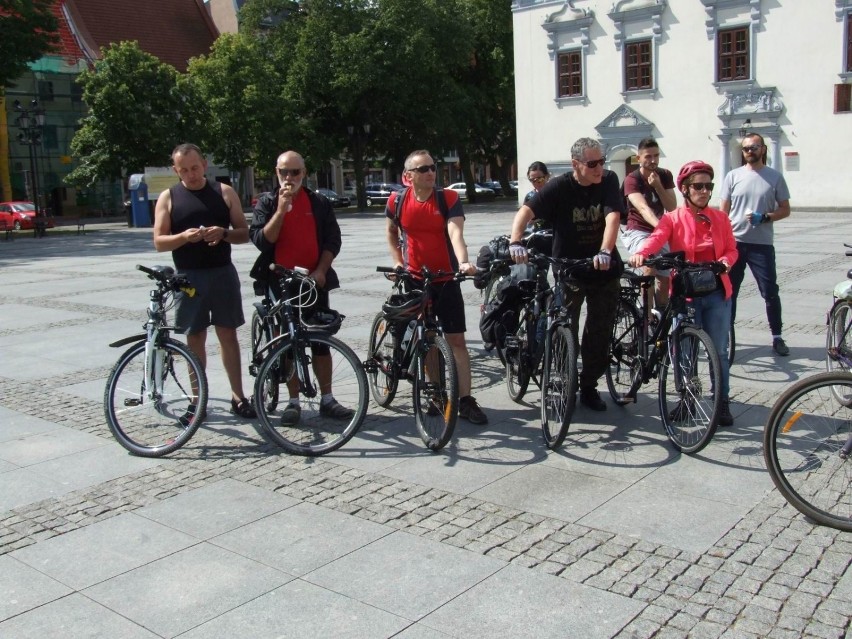 Wyprawę rowerową do Parowu Cieleszyńskiego zorganizowano w...