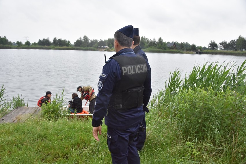 Wielka akcja policji i straży pożarnej pod Tarnowem. Czy znajdą ciało licealistki, która zniknęła 20 lat temu? [ZDJĘCIA]